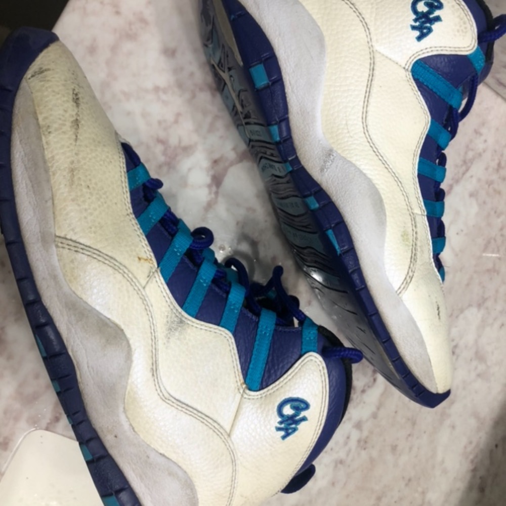 Jordan Retro 10 “ Charlotte “ size 9.5 - Picture 2 of 4